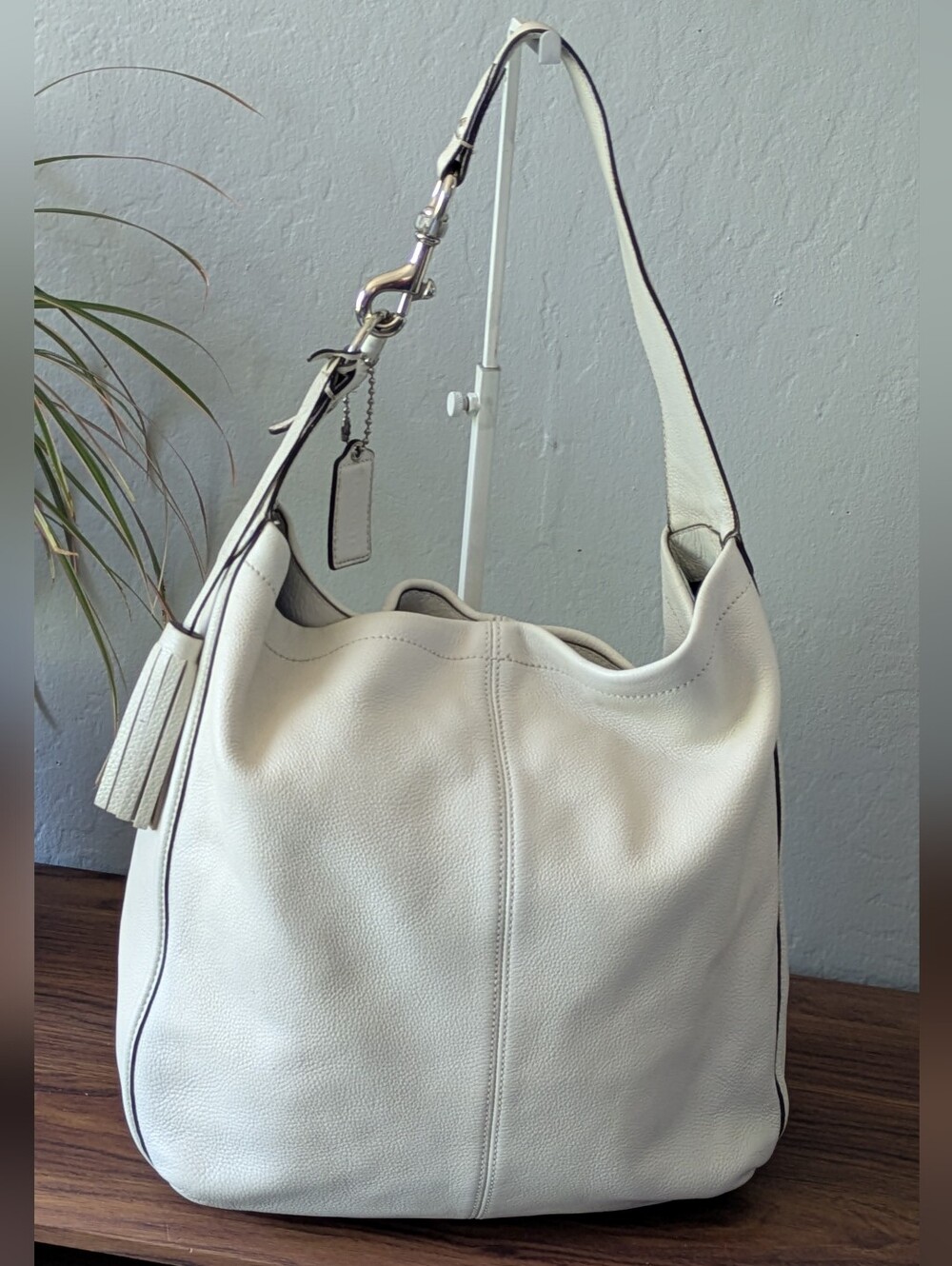 Coach Retired Avery Stud Hobo Cream Leather Shoulder Bag. - Picture 3 of 14